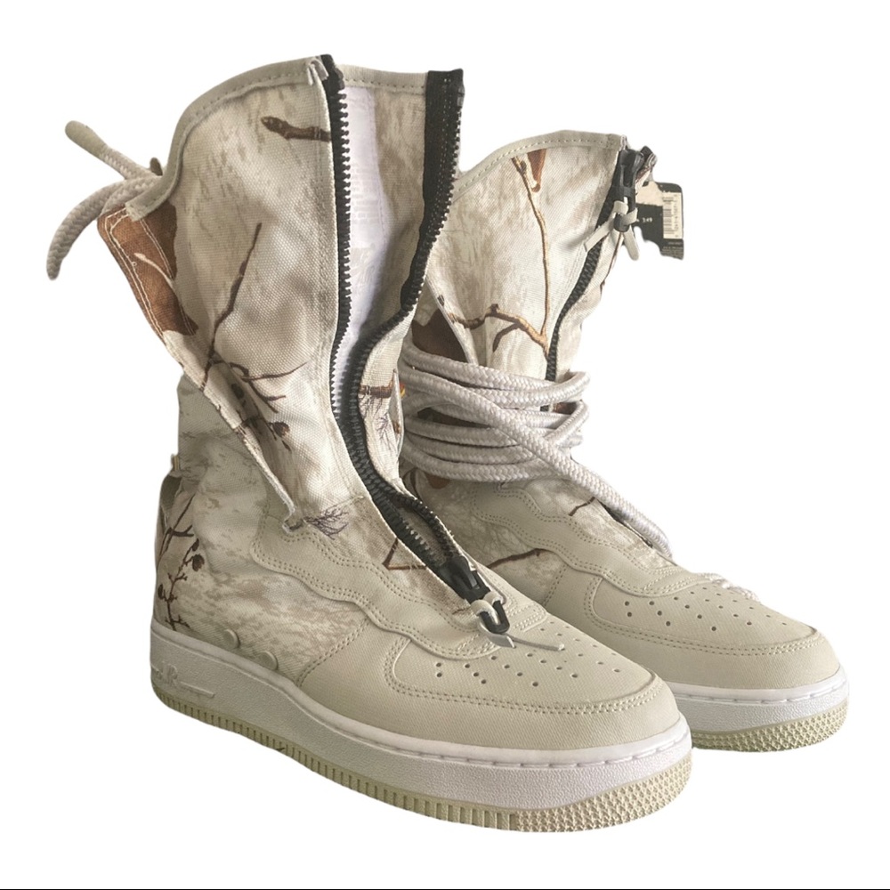Nike Air Force 1 SF High in "light bone"